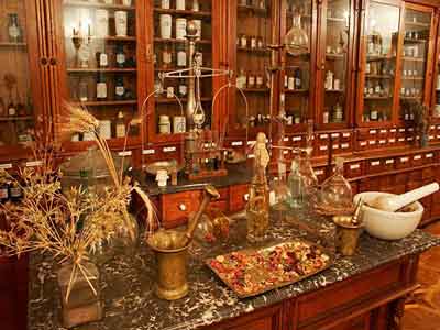 Lviv Pharmacy Museum "Under the Black Eagle" - Аптека-музей у Львові