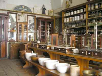 Lviv Pharmacy Museum "Under the Black Eagle" - Аптека-музей у Львові