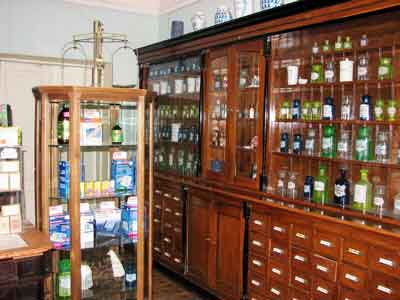 Lviv Pharmacy Museum "Under the Black Eagle" - Аптека-музей у Львові