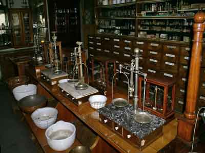 Lviv Pharmacy Museum "Under the Black Eagle" - Аптека-музей у Львові